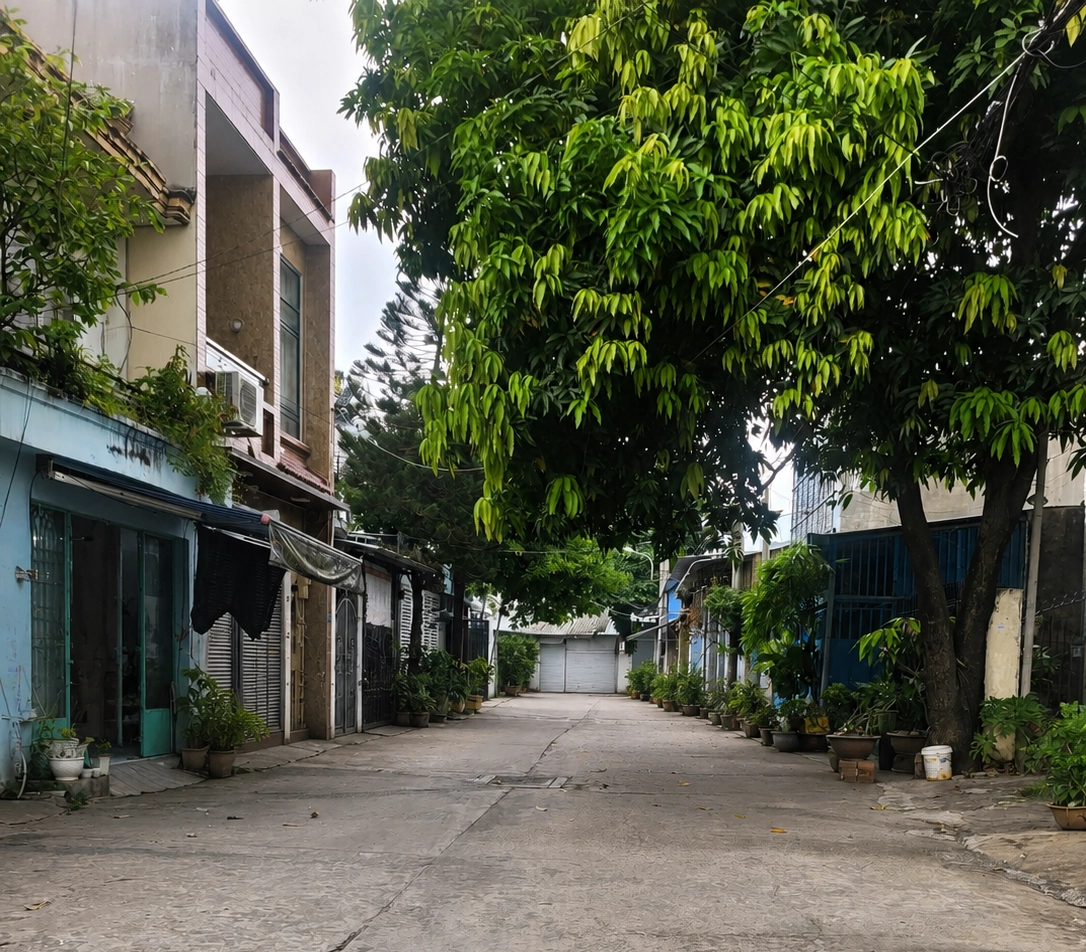 Nhà trong hẻm ít xe cộ qua lại nên an toàn cho trẻ em vui chơi