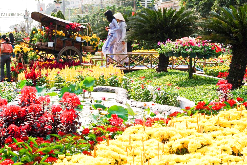 Đường hoa Nguyễn Huệ năm 2004