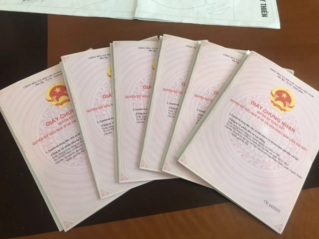 Sổ đỏ phải xem bản gốc, kh&ocirc;ng n&ecirc;n xem bản photo