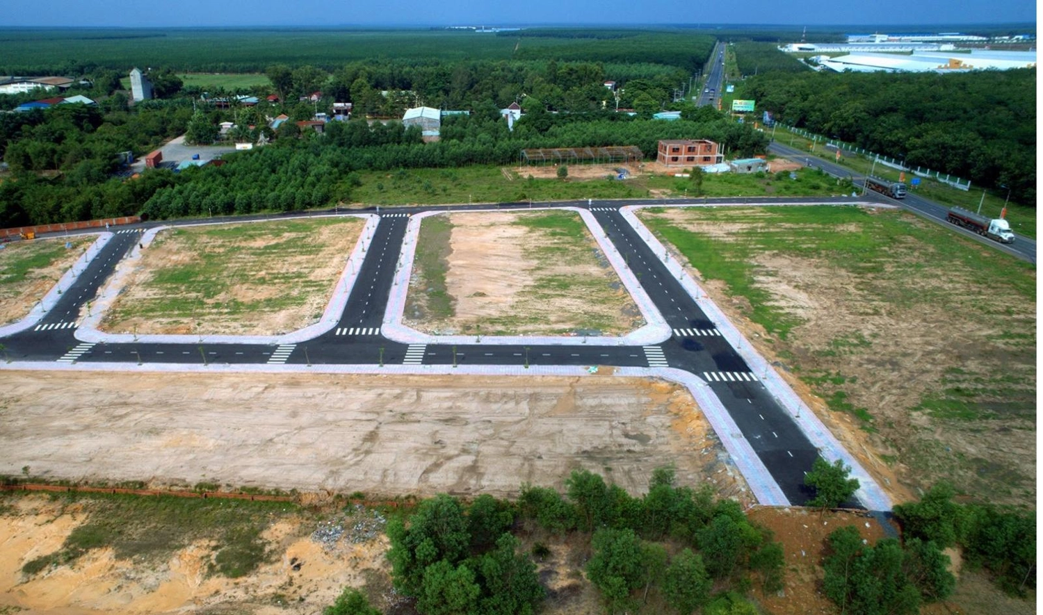 Kiểm tra vị trí thực tế, các hướng di chuyển trước khi mua đất