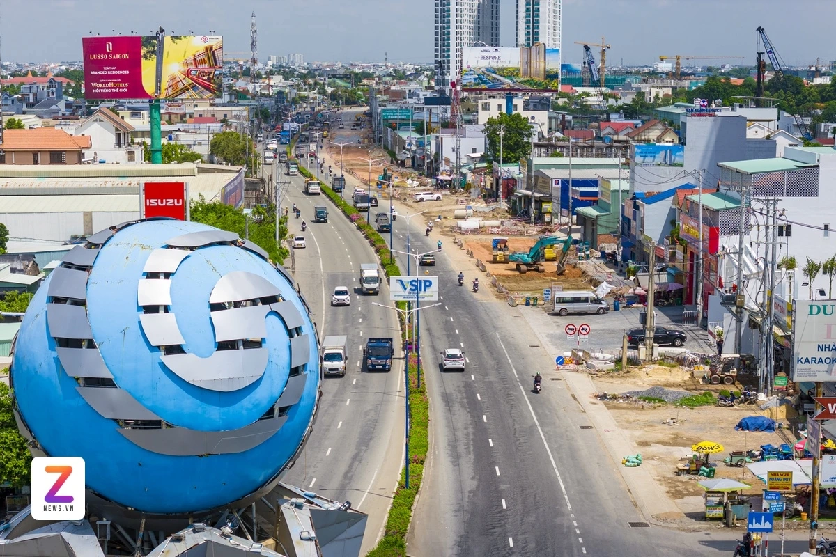 Đoạn ngay cổng ch&agrave;o Vĩnh Ph&uacute; 