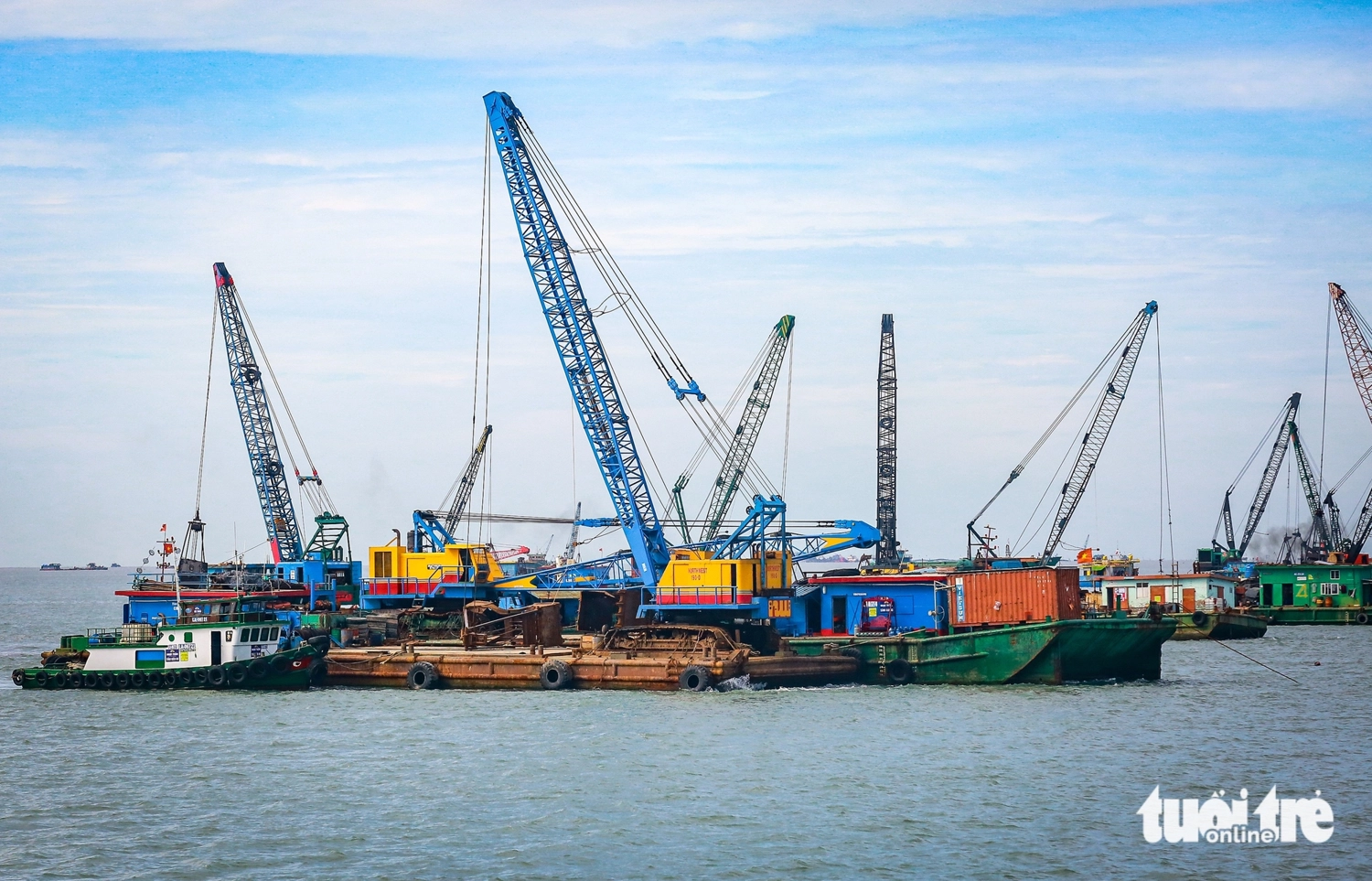 Vịnh Gành Rái là khu vực cửa ngõ ra biển của hệ thống sông Soài Rạp, Lòng Tàu, Thị Vải, nơi tập trung nhiều luồng tàu hàng và phương tiện thủy